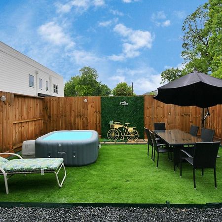 Blissful Getaway Home With Hot Tub & Backyard Near Downtown Houston Zewnętrze zdjęcie