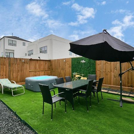 Blissful Getaway Home With Hot Tub & Backyard Near Downtown Houston Zewnętrze zdjęcie