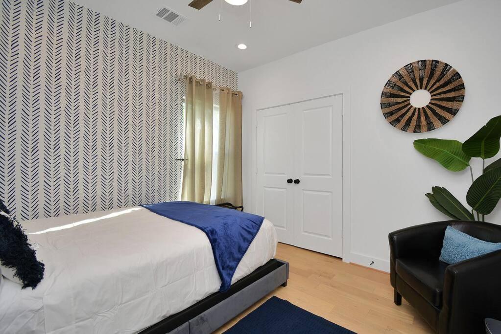Blissful Getaway Home With Hot Tub & Backyard Near Downtown Houston Zewnętrze zdjęcie