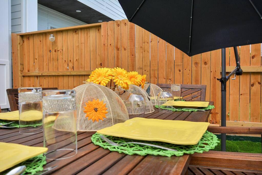 Blissful Getaway Home With Hot Tub & Backyard Near Downtown Houston Zewnętrze zdjęcie