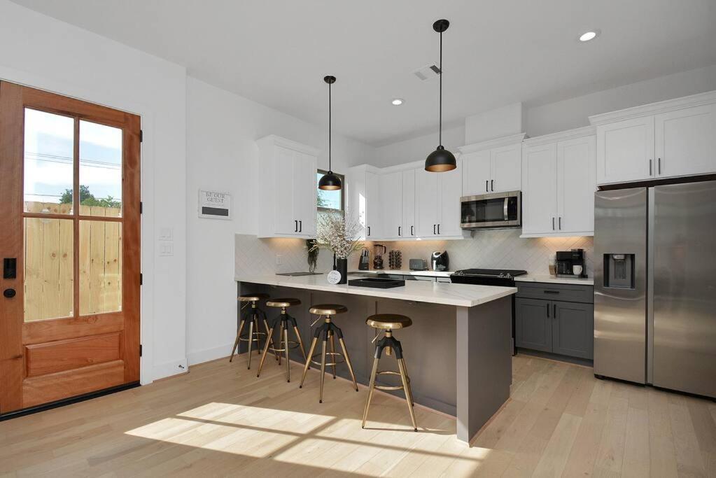 Blissful Getaway Home With Hot Tub & Backyard Near Downtown Houston Zewnętrze zdjęcie