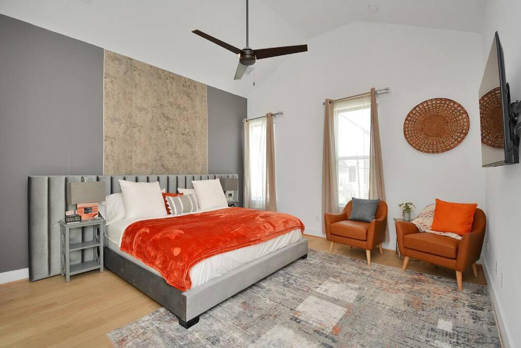 Blissful Getaway Home With Hot Tub & Backyard Near Downtown Houston Zewnętrze zdjęcie