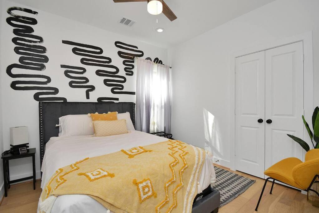 Blissful Getaway Home With Hot Tub & Backyard Near Downtown Houston Zewnętrze zdjęcie