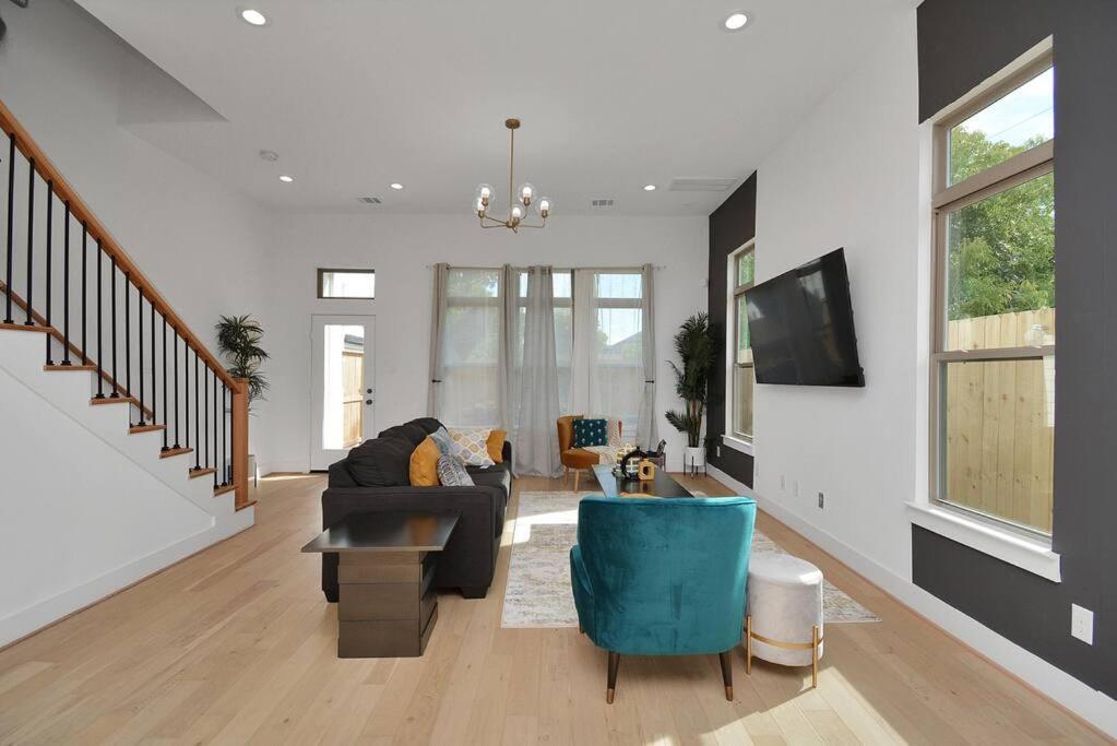 Blissful Getaway Home With Hot Tub & Backyard Near Downtown Houston Zewnętrze zdjęcie