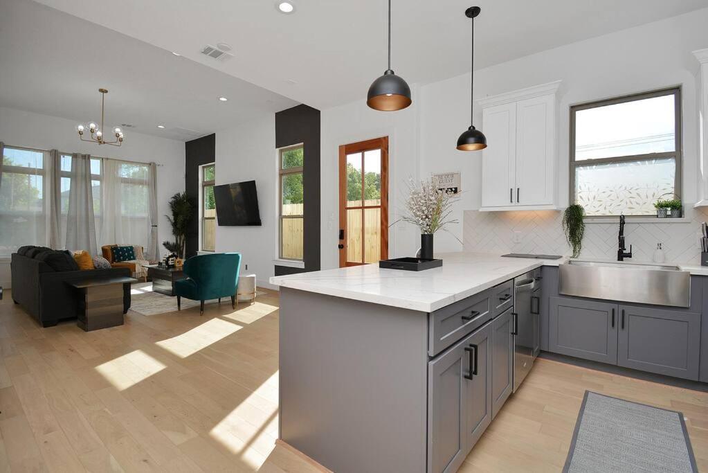 Blissful Getaway Home With Hot Tub & Backyard Near Downtown Houston Zewnętrze zdjęcie