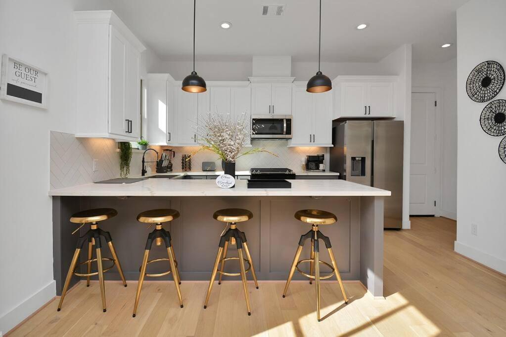 Blissful Getaway Home With Hot Tub & Backyard Near Downtown Houston Zewnętrze zdjęcie
