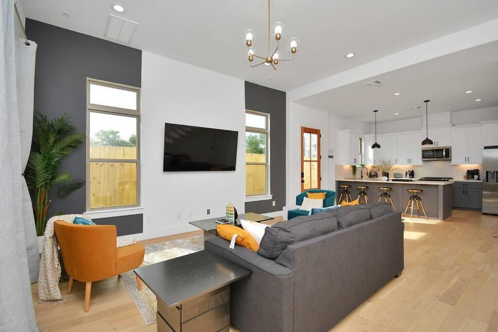 Blissful Getaway Home With Hot Tub & Backyard Near Downtown Houston Zewnętrze zdjęcie
