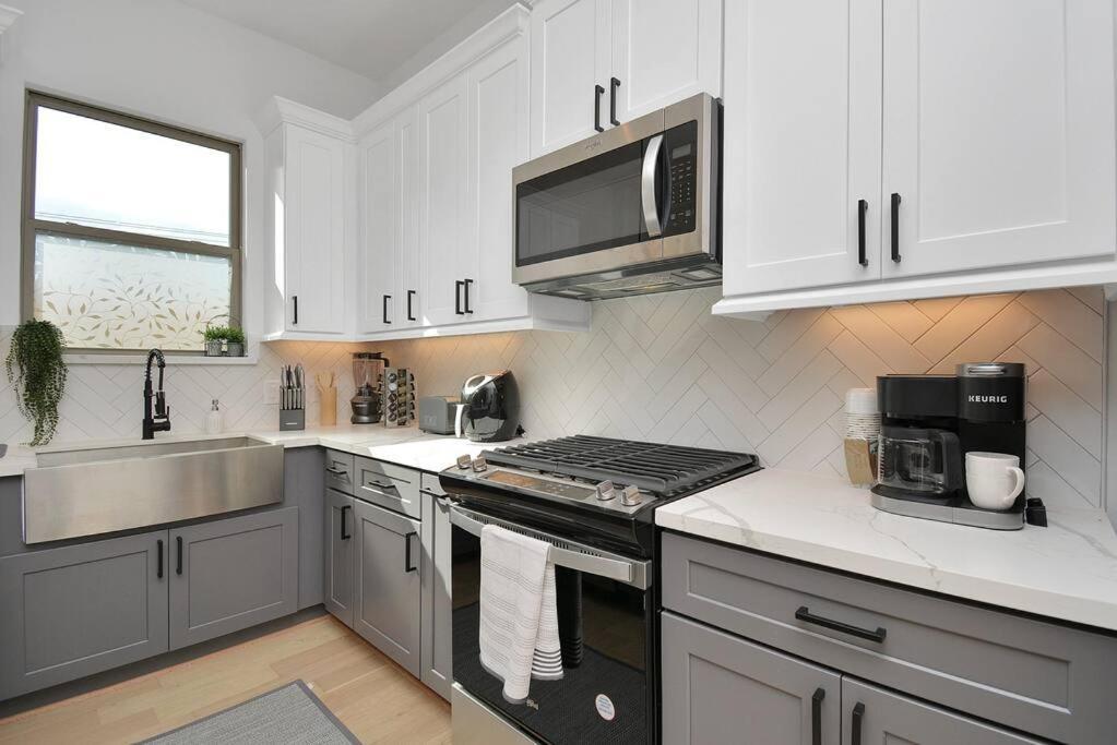 Blissful Getaway Home With Hot Tub & Backyard Near Downtown Houston Zewnętrze zdjęcie