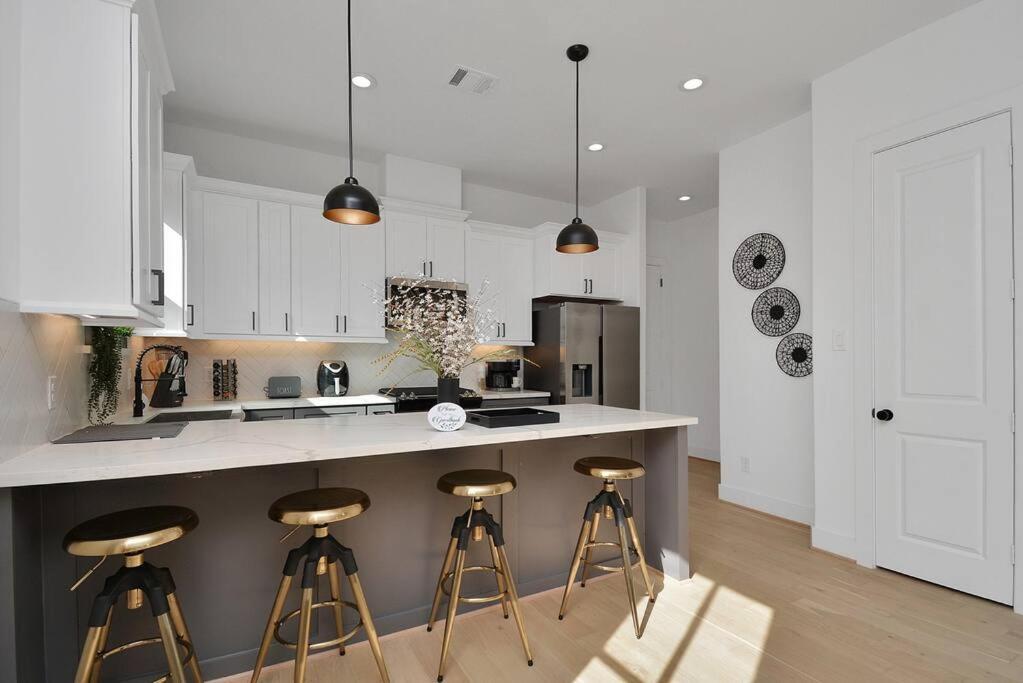 Blissful Getaway Home With Hot Tub & Backyard Near Downtown Houston Zewnętrze zdjęcie