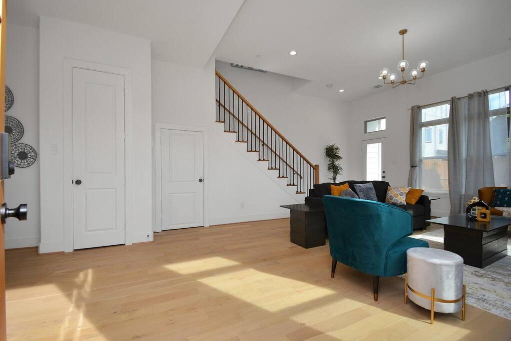 Blissful Getaway Home With Hot Tub & Backyard Near Downtown Houston Zewnętrze zdjęcie