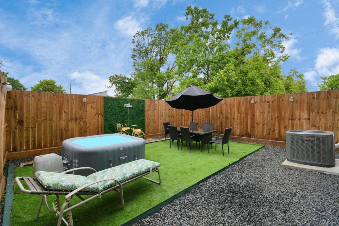 Blissful Getaway Home With Hot Tub & Backyard Near Downtown Houston Zewnętrze zdjęcie